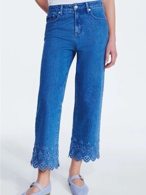 Embroidered Hem Cropped Denim Jeans in Blue